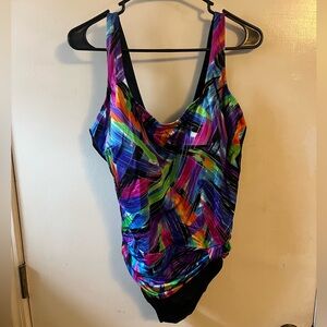 LIKE NEW GREAT LENGTHS SWIM Colorful Abstract Swimsuit (16) 👙🩵